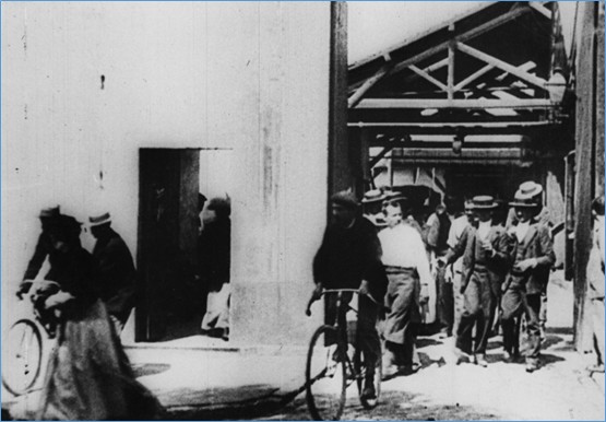 Hareketli Görüntünün Kaydedilmesi ve Sinema Tarihinin İlk Filmi: Lumière Fabrikalarından Çıkış (La Sortie de l'Usine Lumière à Lyon)
